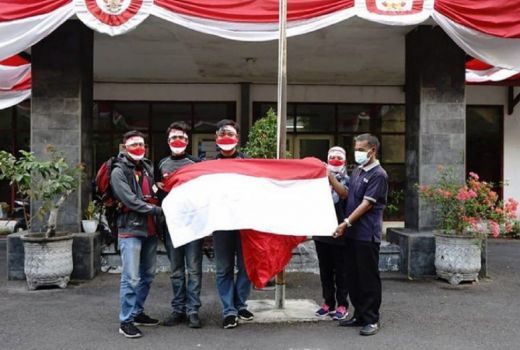 Bukit Klotok Kediri Kembali Terlihat Warna Merah Putih - GenPI.co JATIM