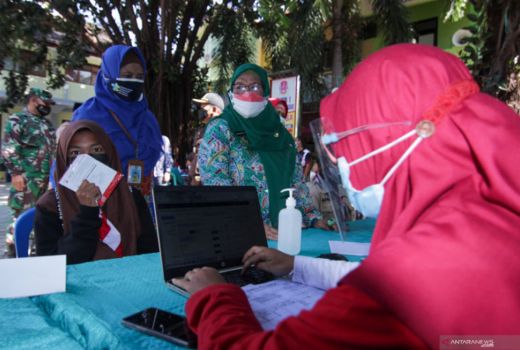 Siswa di Situbondo Antusias Vaksin, Optimis PTM - GenPI.co JATIM
