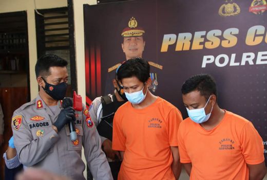 Nekat Curi Besi Rel Kereta Api, Sekarang Menunduk, Menyesal - GenPI.co JATIM