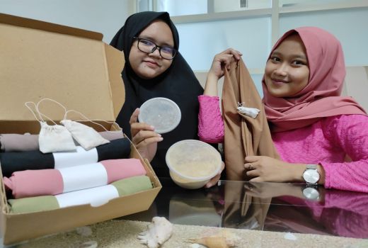 Mahasiswa UNUSA Buat Hijab Aromatik, Idenya Tak Terduga - GenPI.co JATIM