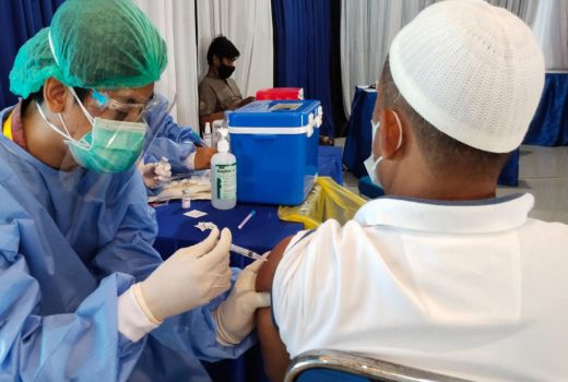 1.500 Dosis Vaksin Diberikan untuk Pekerja Pelabuhan - GenPI.co JATIM