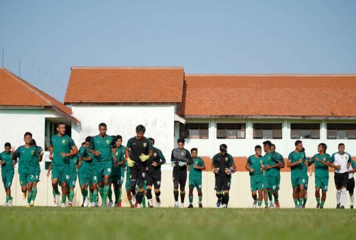 Jelang Laga Persebaya vs Borneo FC, Aji Sentuh Latihan Taktik - GenPI.co JATIM