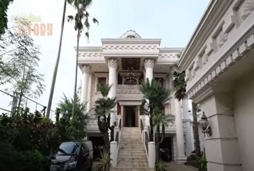 Wow, Butuh Belasan Pegawai Urus Rumah Megah Crazy Rich Trenggalek - GenPI.co JATIM