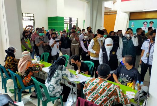 Jawa Timur Keluar Zona Merah, Khofifah: Tetap Prokes - GenPI.co JATIM