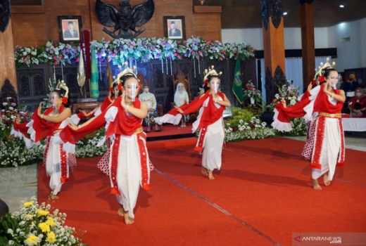 Meski Prokes Ketat, Peringatan HUT ke-827 Trenggalek Khidmat - GenPI.co JATIM