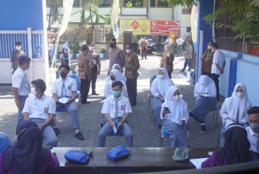 Siswa Belum Disiplin Prokes, Gus Muhdlor Semprit Kepala Sekolah - GenPI.co JATIM
