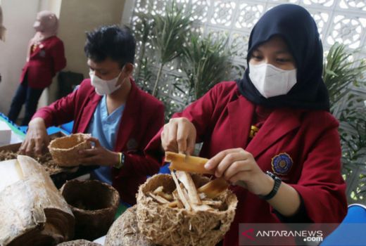 Keren! Mahasiswa ini Buat Pot Ramah Lingkungan - GenPI.co JATIM