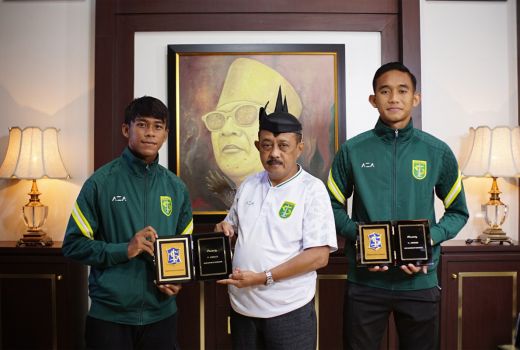 Wawali Surabaya Ketemu 2 Pemain Persebaya, Curhat Banyak - GenPI.co JATIM