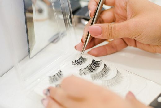 Tips Merawat Eyelashes Human Hair, Dijamin Bisa Lebih Awet - GenPI.co JATIM