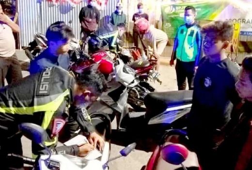 Terlibat Balap Liar, 18 Sepeda Motor Diangkut ke Polres Situbondo - GenPI.co JATIM