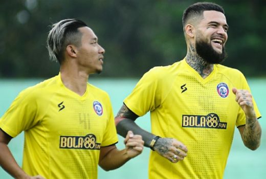 Kabar Baik! Bek Berpengalaman Arema FC Pulih dari Cedera - GenPI.co JATIM