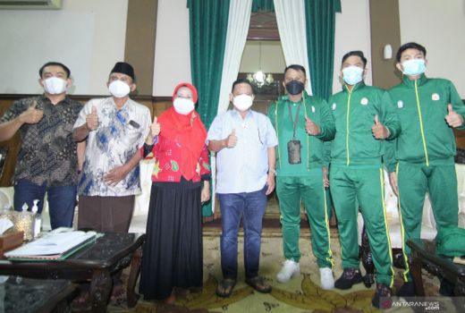 Bung Karna Titip Pesan Penting Buat 2 Atlet Situbondo - GenPI.co JATIM