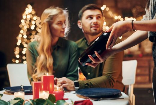Pacar Kamu Pelit, Simak Cara Menghadapinya - GenPI.co JATIM