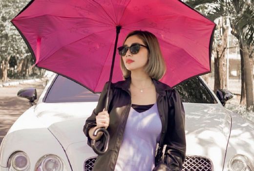 Tak Canggung, Crazy Rich Surabaya ini Jajan Pentol dengan Karyawannya - GenPI.co JATIM