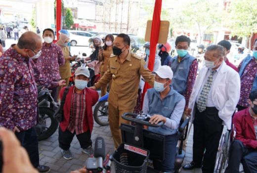 Kursi Cerdas Disabilitas Buatan UMSurabaya ini Bernama Es-Cede - GenPI.co JATIM