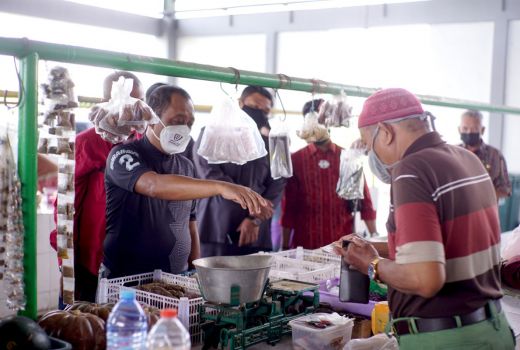 Pedagang Pasar di Surabaya Senang Bukan Main, ini Sebabnya - GenPI.co JATIM
