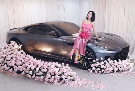 Wow, Crazy Rich Surabaya ini Dapat Kado Aston Martin Superleggera - GenPI.co JATIM
