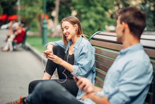 3 Cara Hadapi Pacar Cuek, Sabar - GenPI.co JATIM