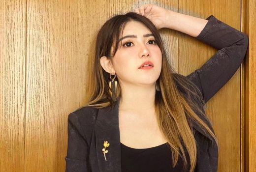 Via Vallen Teriak Histeris Ngacir, Ada Sesuatu dari Kamar Mandi - GenPI.co JATIM