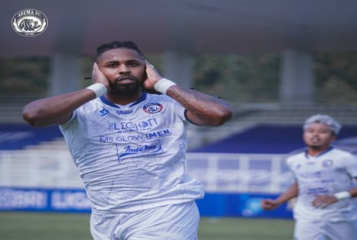 Fakta Pertandingan Persipura vs Arema FC - GenPI.co JATIM