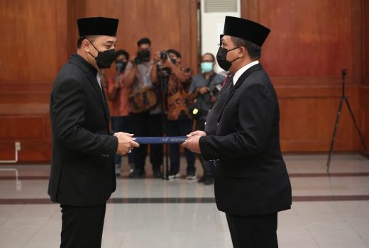 Eri Cahyadi Lakukan Mutasi Besar-besaran Perdana Sejak Dilantik - GenPI.co JATIM