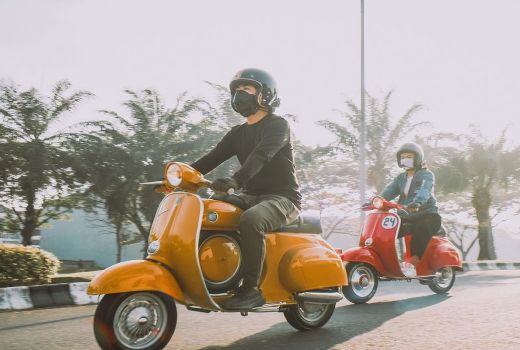 Crazy Rich Surabaya Tes Kamera iPhone Bersama Vespa Langka - GenPI.co JATIM
