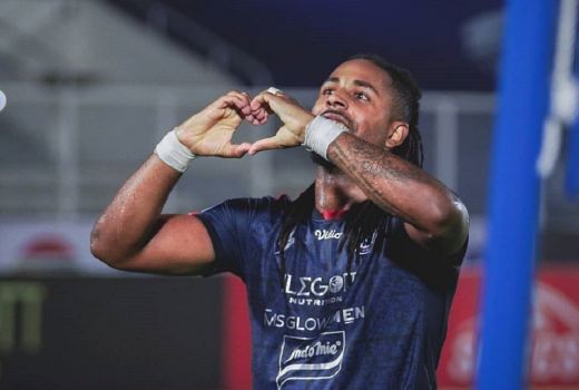 Arema FC Menang Besar Atas Persela, Berikut Faktanya - GenPI.co JATIM