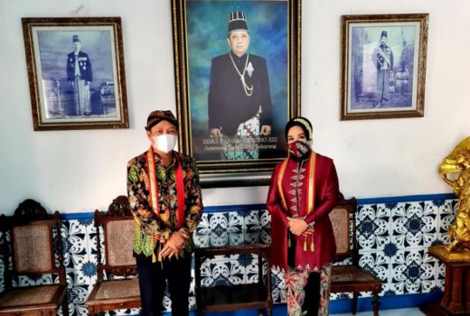 Terima Gelar Keraton Kasunanan Surakarta, Ning Ita Tak Menyangka - GenPI.co JATIM