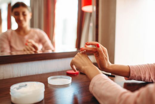 Kegunaan Hand Cream, Cegah Kulit Tetap Kencang - GenPI.co JATIM