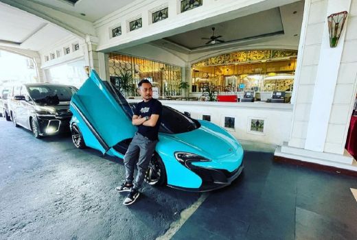 Crazy Rich Kediri Beraksi, Ibu Penjual Klepon Dibuatnya Tersenyum - GenPI.co JATIM