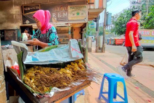 Sate Kelopo Keputran, Sudah Buka 31 Tahun, Enak Buat Makan Siang - GenPI.co JATIM
