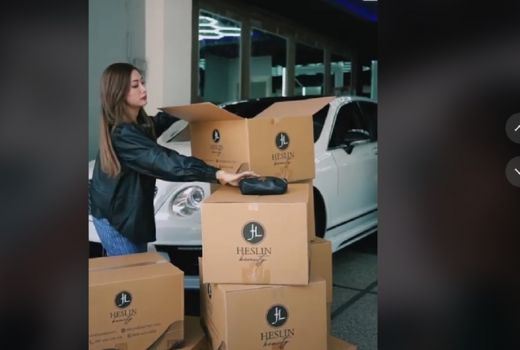 Wow, Crazy Rich Surabaya Ini Kirim Barang Menggunakan Bantley - GenPI.co JATIM