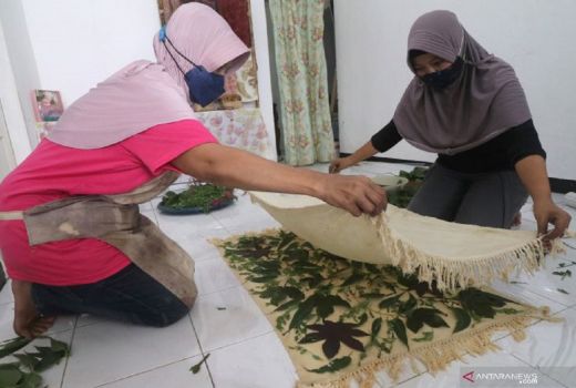 Sajadah Ecoprint jadi Andalan Baru Chabi Craft Kediri - GenPI.co JATIM