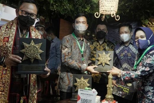 Produk Alas Kaki Lokal Mojokerto Memukau Tamu ISCFE 2021 - GenPI.co JATIM