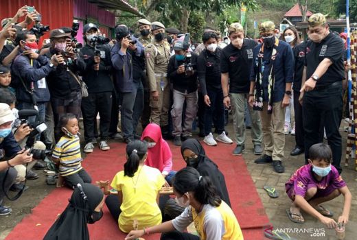 Sandiaga Perbolehkan Anak Masuk Tempat Wisata, Sesuai Diskresi - GenPI.co JATIM