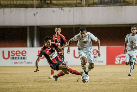 Persebaya Libas Persipura, Aji Santoso Apresiasi Pemain - GenPI.co JATIM