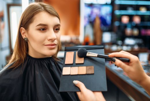 Make Up Lady Boss, Cantik dan Elegan - GenPI.co JATIM