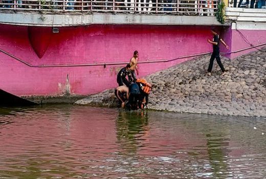 Seorang Anak Tenggelam di Kalimas Surabaya - GenPI.co JATIM