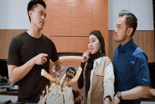 Edan! Crazy Rich Malang Bakar Daging Wagyu, Bertabur Emas - GenPI.co JATIM