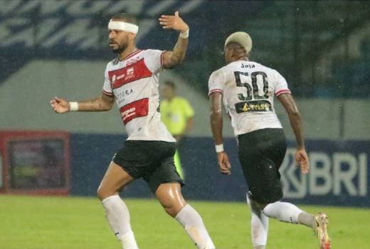 Pelatih Madura United Pusing, 1 Bombernya Absen - GenPI.co JATIM