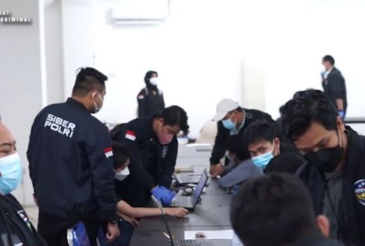 Kantor Pinjol di Surabaya Digrebek Polisi, 13 Orang Diamankan - GenPI.co JATIM