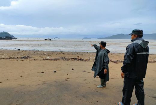 Nelayan di Trenggalek Hilang Diterjang Ombak, Pulang Melaut - GenPI.co JATIM