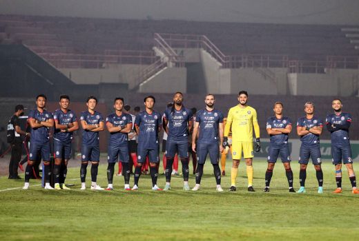 Arema FC Kini Punya Kebiasaan Baru di Kamar Ganti, Yuk Intip - GenPI.co JATIM