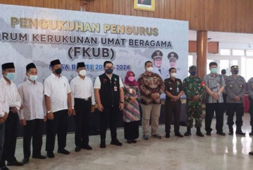 Bupati Kediri Lantik FKUB, Ingatkan Pluralisme dan Toleransi - GenPI.co JATIM