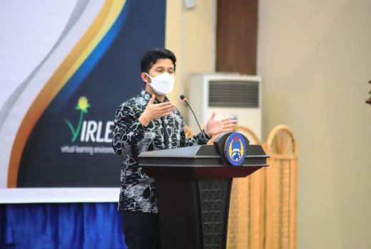 MBKM Transformasi Pendidikan, Emil: Peran Guru Tetap Penting - GenPI.co JATIM