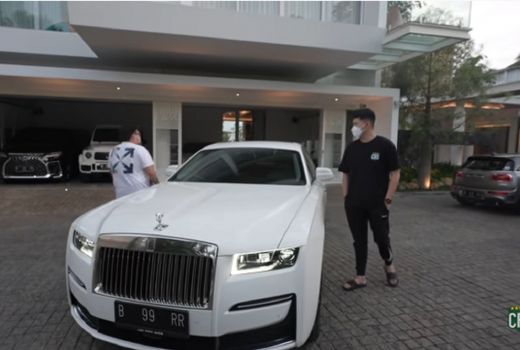 Crazy Rich Surabaya Kasih Lihat Mobil Mewah Seharga Rp 24 Miliar - GenPI.co JATIM