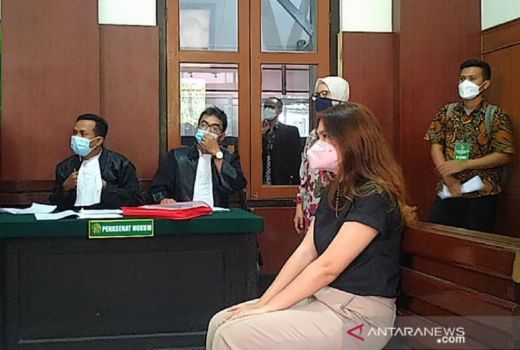 Curhat di Medsos, Wanita di Surabaya ini Duduk di Kursi Pesakitan - GenPI.co JATIM