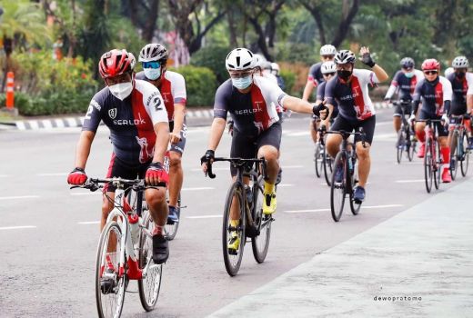 Komunitas Gowes SPGCC Punya Cara Sendiri Peringati Hari Pahlawan - GenPI.co JATIM