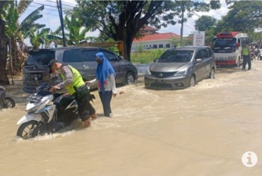 2 Kecamatan di Gresik Banjir, Akibat Kali Lamong Meluap - GenPI.co JATIM