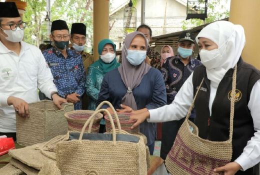 Gubernur Jawa Timur Pamerkan Cantiknya Tas Anyaman dari Bangkalan - GenPI.co JATIM